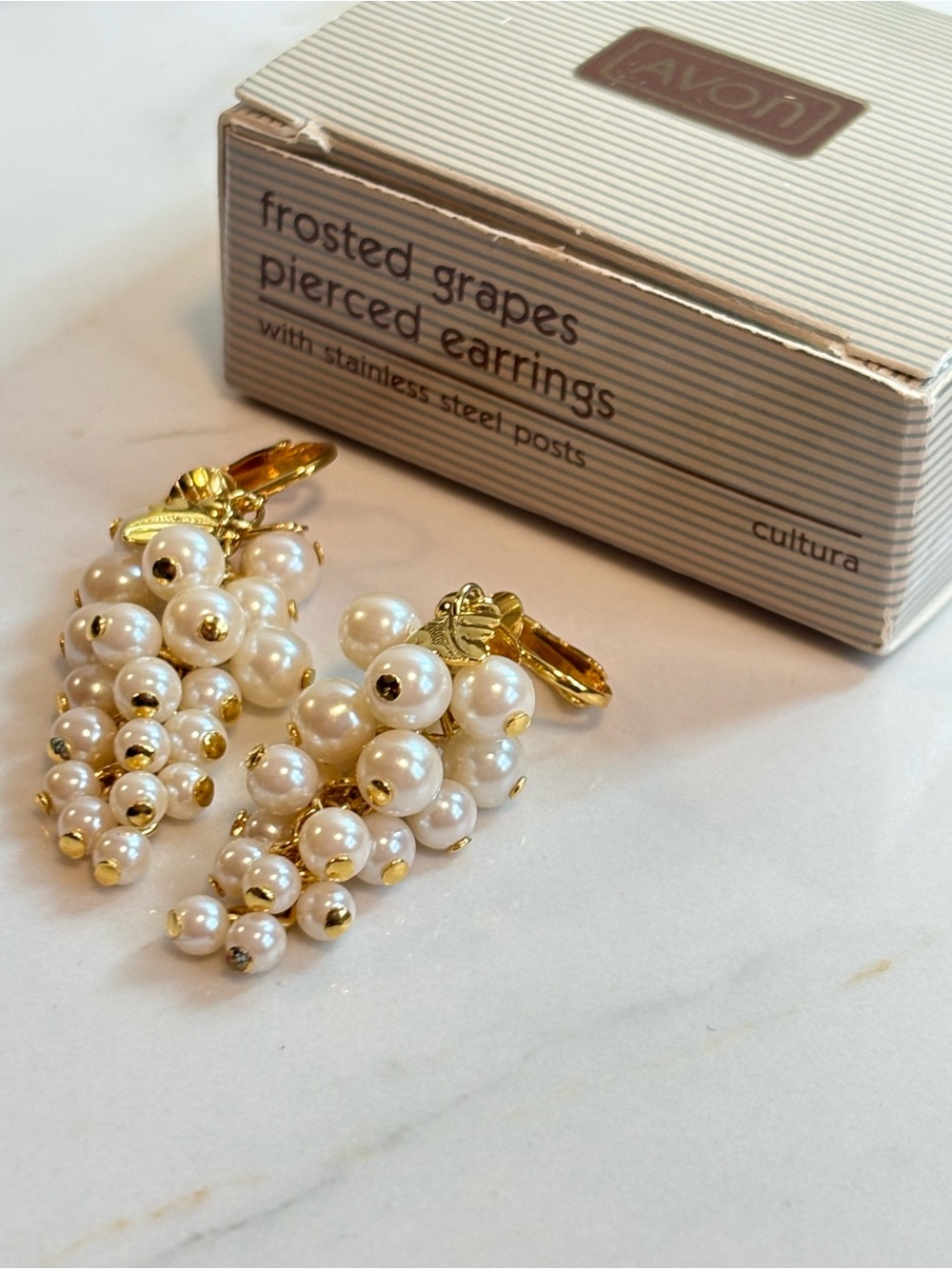 Vintage Avon 1992 Faux Pearl Grape Cluster Gold-Tone Clip Earrings 2" NIB